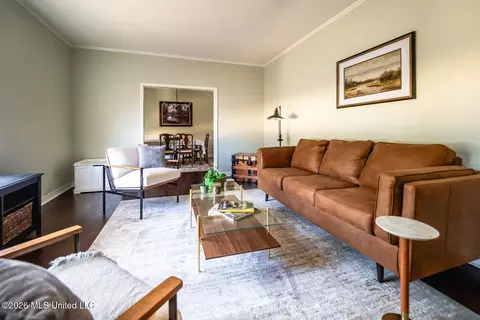 Living - 318 Rollingwood Dr, Jackson, MS 39211 photo 1 of 1