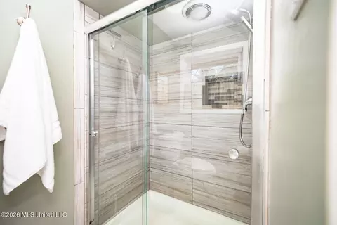 Bath - 318 Rollingwood Dr, Jackson, MS 39211 photo 5 of 5