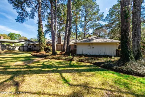 Exterior - 318 Rollingwood Dr, Jackson, MS 39211 photo 9 of 10