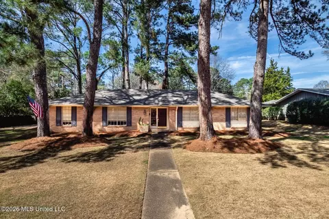 Exterior - 318 Rollingwood Dr, Jackson, MS 39211 photo 3 of 10