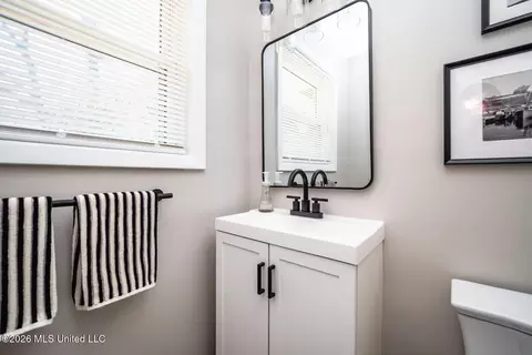 Bath - 318 Rollingwood Dr, Jackson, MS 39211 photo 1 of 5