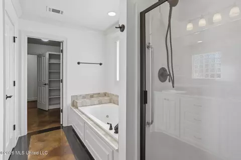 Bath - 112 Britton Cir, Flowood, MS 39232 photo 1 of 2