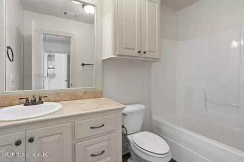 Bath - 112 Britton Cir, Flowood, MS 39232 photo 2 of 2