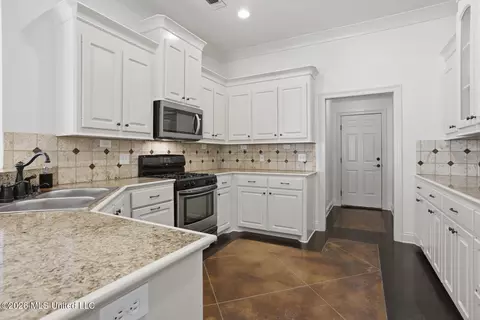 Entry Way - 112 Britton Cir, Flowood, MS 39232 photo 2 of 4