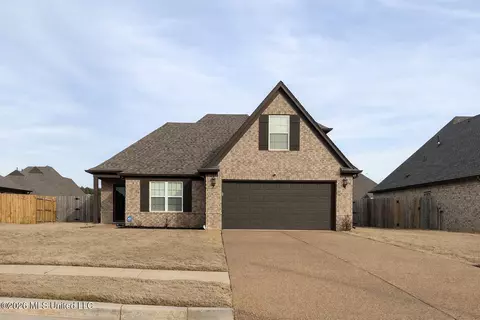 8642 Lois Ln, Southaven, MS 38672