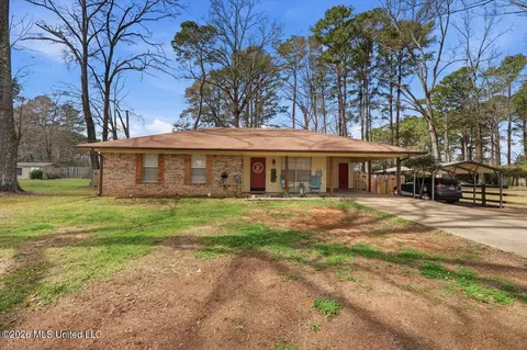 416 Donna Cir, Richland, MS 39218