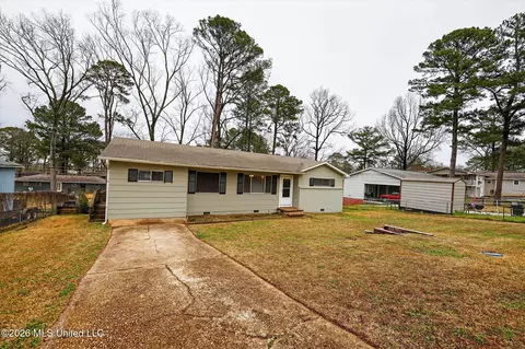 1912 Carolyn Ln, Pearl, MS 39208