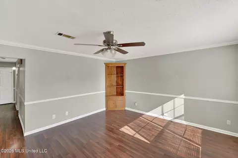 Living - 169 Thousand Oaks Cir, Jackson, MS 39212 photo 4 of 4