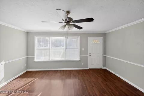 Living - 169 Thousand Oaks Cir, Jackson, MS 39212 photo 2 of 4