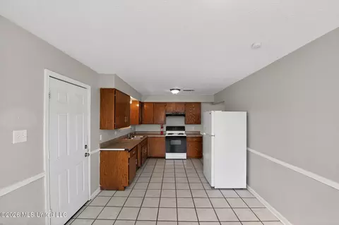 Kitchen - 169 Thousand Oaks Cir, Jackson, MS 39212 photo 3 of 4