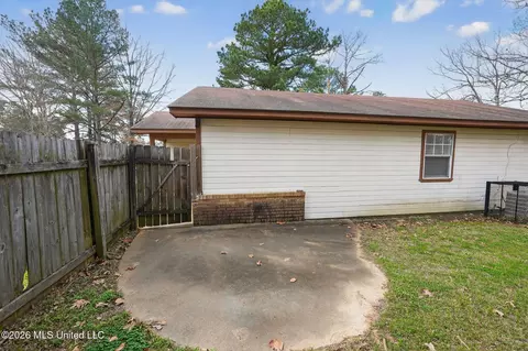 Exterior - 169 Thousand Oaks Cir, Jackson, MS 39212 photo 2 of 5