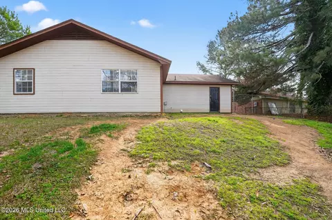 Exterior - 169 Thousand Oaks Cir, Jackson, MS 39212 photo 4 of 5