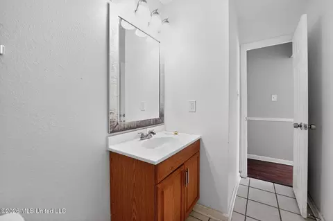 Bath - 169 Thousand Oaks Cir, Jackson, MS 39212 photo 1 of 4