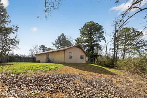 Exterior - 169 Thousand Oaks Cir, Jackson, MS 39212 photo 5 of 5