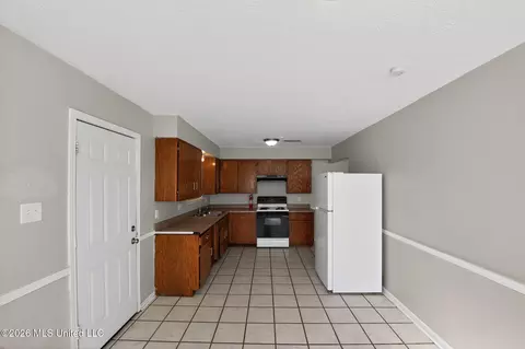 Kitchen - 169 Thousand Oaks Cir, Jackson, MS 39212 photo 4 of 4