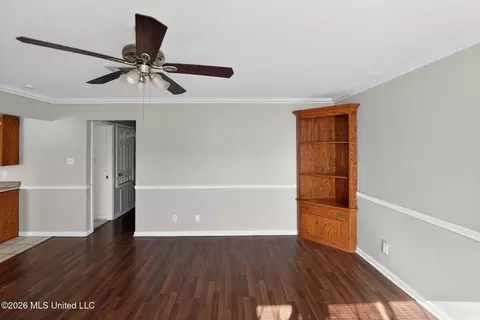 Living - 169 Thousand Oaks Cir, Jackson, MS 39212 photo 3 of 4