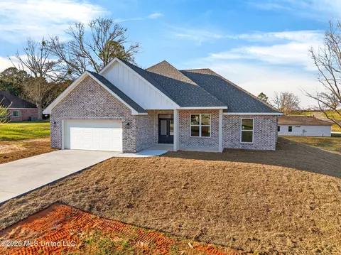 6 Sassafras Dr, Carriere, MS 39426