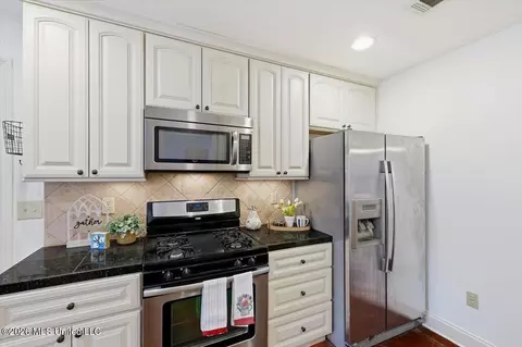 Kitchen - 144 Britton Cir, Flowood, MS 39232 photo 2 of 3
