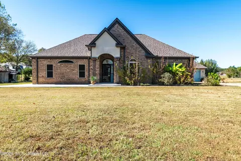 196 S Moore Xing, Byhalia, MS 38611