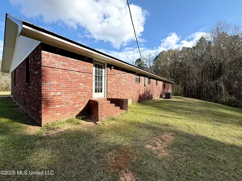 Exterior - 2333 Comans Rd, Carthage, MS 39051 photo 5 of 6