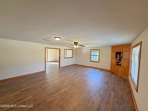 Living - 2333 Comans Rd, Carthage, MS 39051 photo 2 of 3