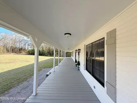 Exterior - 2333 Comans Rd, Carthage, MS 39051 photo 2 of 6