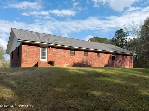 Exterior - 2333 Comans Rd, Carthage, MS 39051 photo 4 of 6