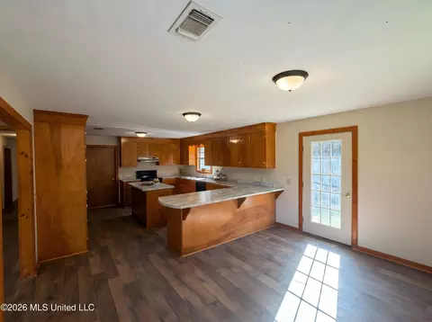 Kitchen - 2333 Comans Rd, Carthage, MS 39051 photo 2 of 4