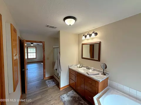 Bath - 2333 Comans Rd, Carthage, MS 39051 photo 4 of 5