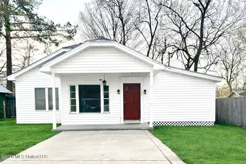 503 Hoboken St, North Carrollton, MS 38947