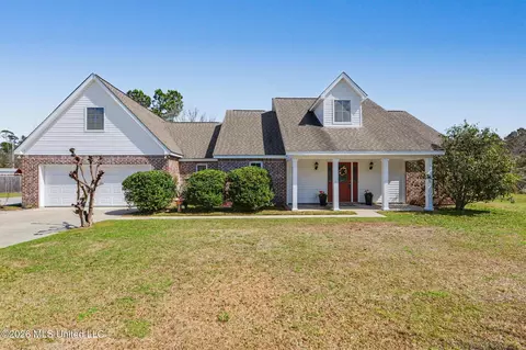 628 N Central Ave, Waveland, MS 39576