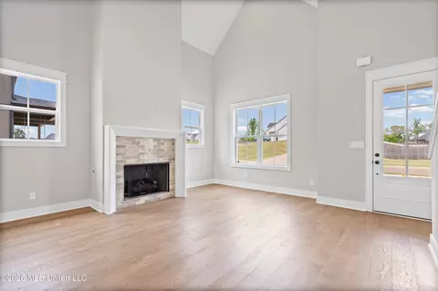Living - 2567 River Ouse Dr, Hernando, MS 38632 photo 2 of 3