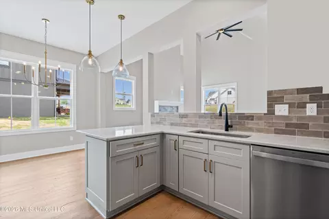Kitchen - 2567 River Ouse Dr, Hernando, MS 38632 photo 3 of 3