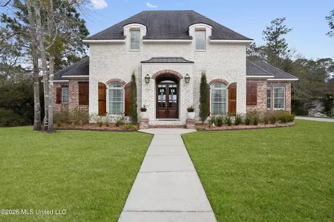 1884 Courtney Ln, Biloxi, MS 39532