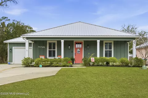 155 Phillips Dr, Gulfport, MS 39507