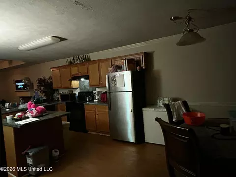 Kitchen - 504 Parker Dr, Byram, MS 39272 photo 2 of 4