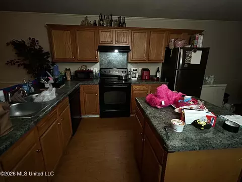 Kitchen - 504 Parker Dr, Byram, MS 39272 photo 3 of 4