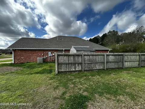Exterior - 504 Parker Dr, Byram, MS 39272 photo 8 of 15
