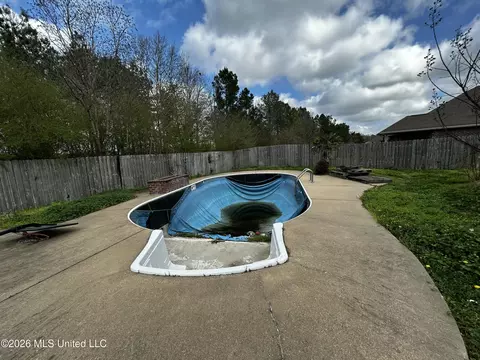 Exterior - 504 Parker Dr, Byram, MS 39272 photo 10 of 15