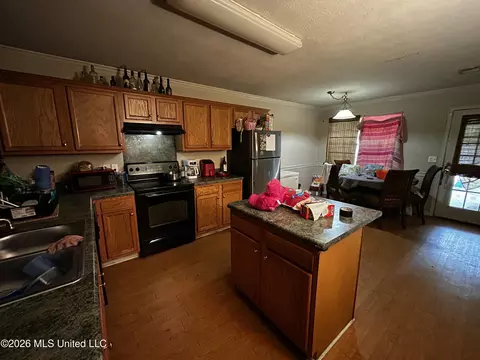 Kitchen - 504 Parker Dr, Byram, MS 39272 photo 4 of 4