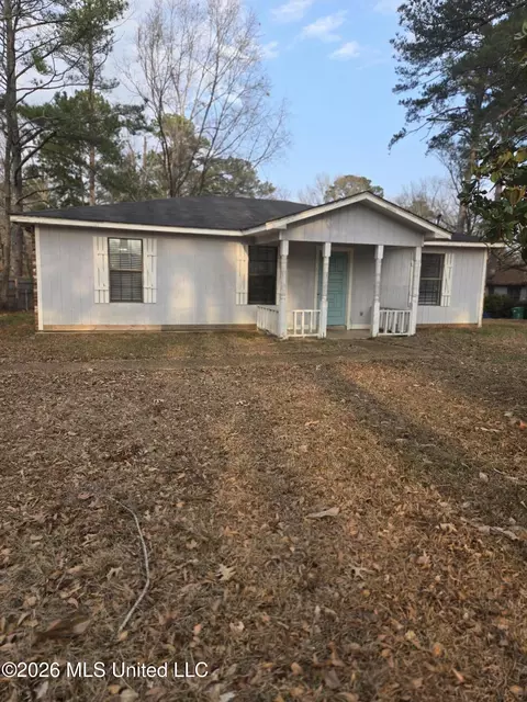 1056 Lake Dockery Rd, Byram, MS 39272