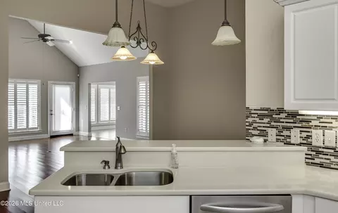 Kitchen - 610 Independence Blvd, Flowood, MS 39232 photo 6 of 6