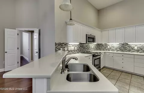 Kitchen - 610 Independence Blvd, Flowood, MS 39232 photo 4 of 6