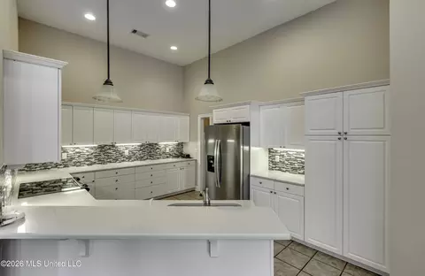 Kitchen - 610 Independence Blvd, Flowood, MS 39232 photo 5 of 6