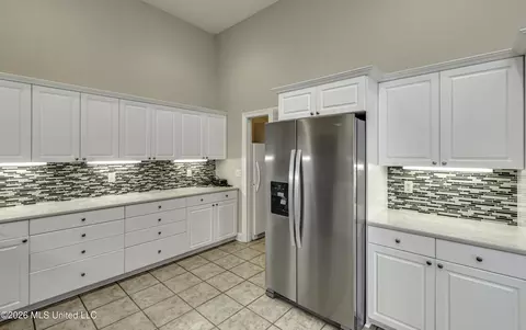 Kitchen - 610 Independence Blvd, Flowood, MS 39232 photo 3 of 6