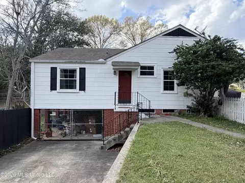 Exterior - 306 Park Pl, Natchez, MS 39120 photo 6 of 7