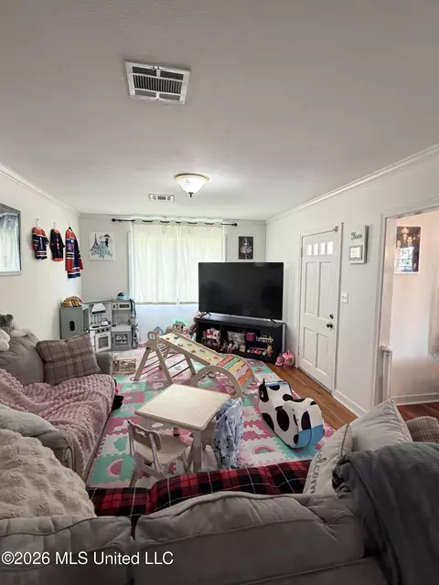 Living - 306 Park Pl, Natchez, MS 39120 photo 1 of 1