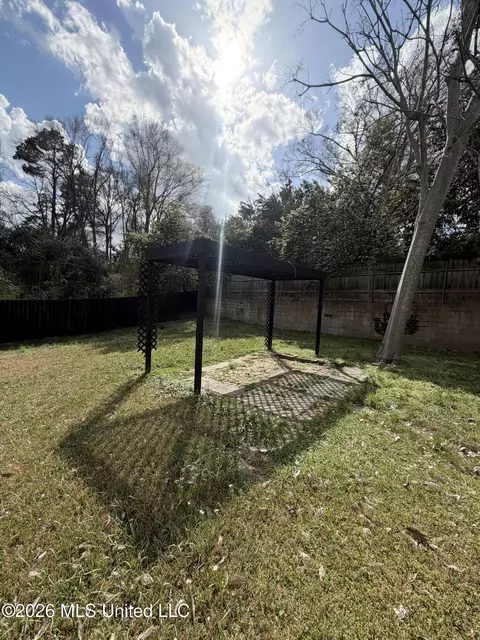 Exterior - 306 Park Pl, Natchez, MS 39120 photo 4 of 7