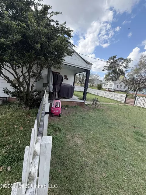 Exterior - 306 Park Pl, Natchez, MS 39120 photo 7 of 7