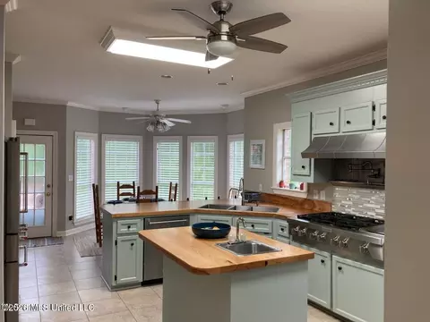 Kitchen - 307 Warwick Rd, Clinton, MS 39056 photo 1 of 3